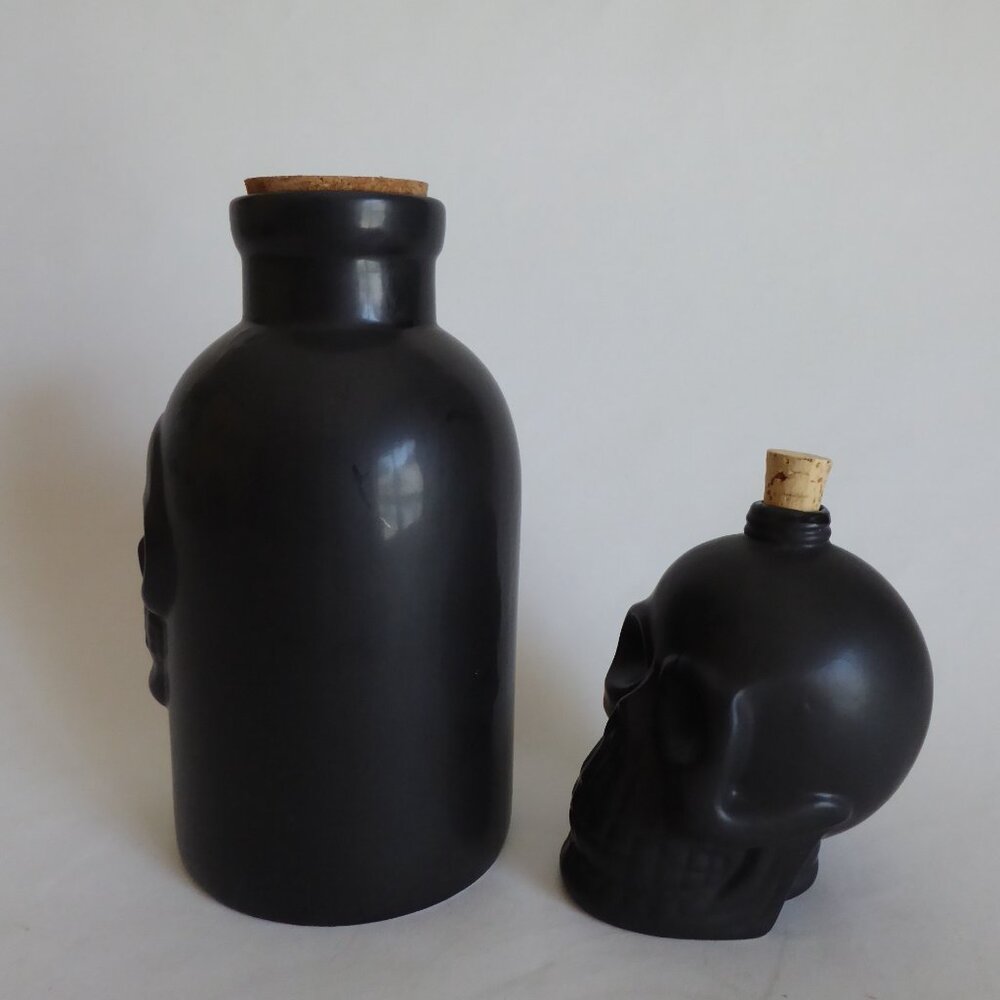 NEW GOTHIC HALLOWEEN BLACK SKULL CERAMIC LIDDED COOKIE JAR & CANISTERS SET - Picture 12 of 14
